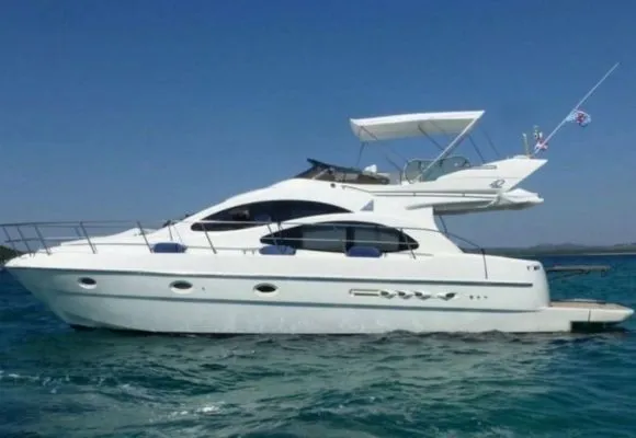 Azimut-42-FT-Yacht-in-Dubai