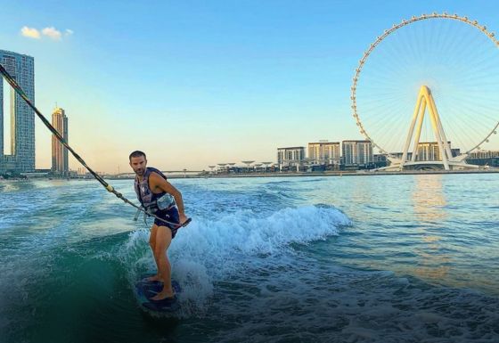 Wakesurfing in Dubai